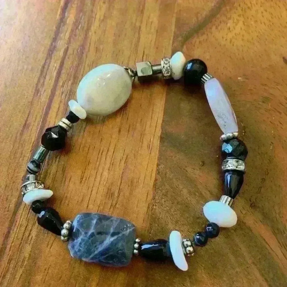 Unique Handcrafted beaded bracelet. One of a kind! 7” - Picture 1 of 7